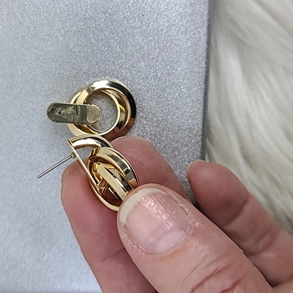 Earrings Door Knocker Gold Tone Studs Classic Everyday Career Preppy Style EUC - Picture 5 of 5